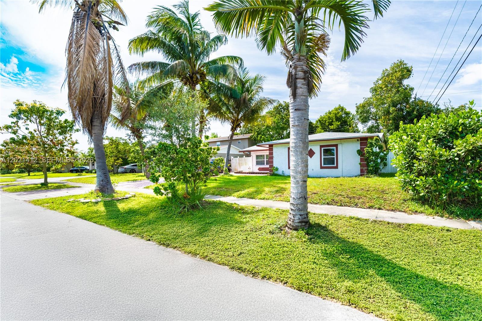 LAUDERDALE LAKES WEST GAT - Residential