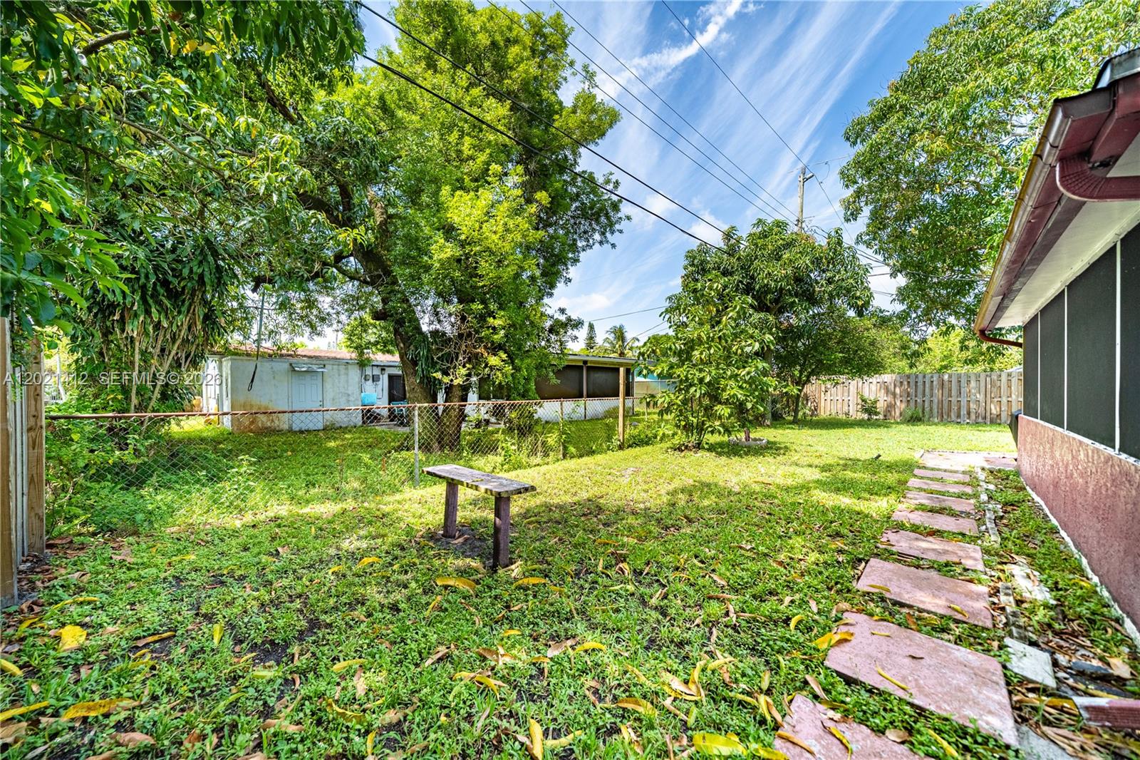 LAUDERDALE LAKES WEST GAT - Residential