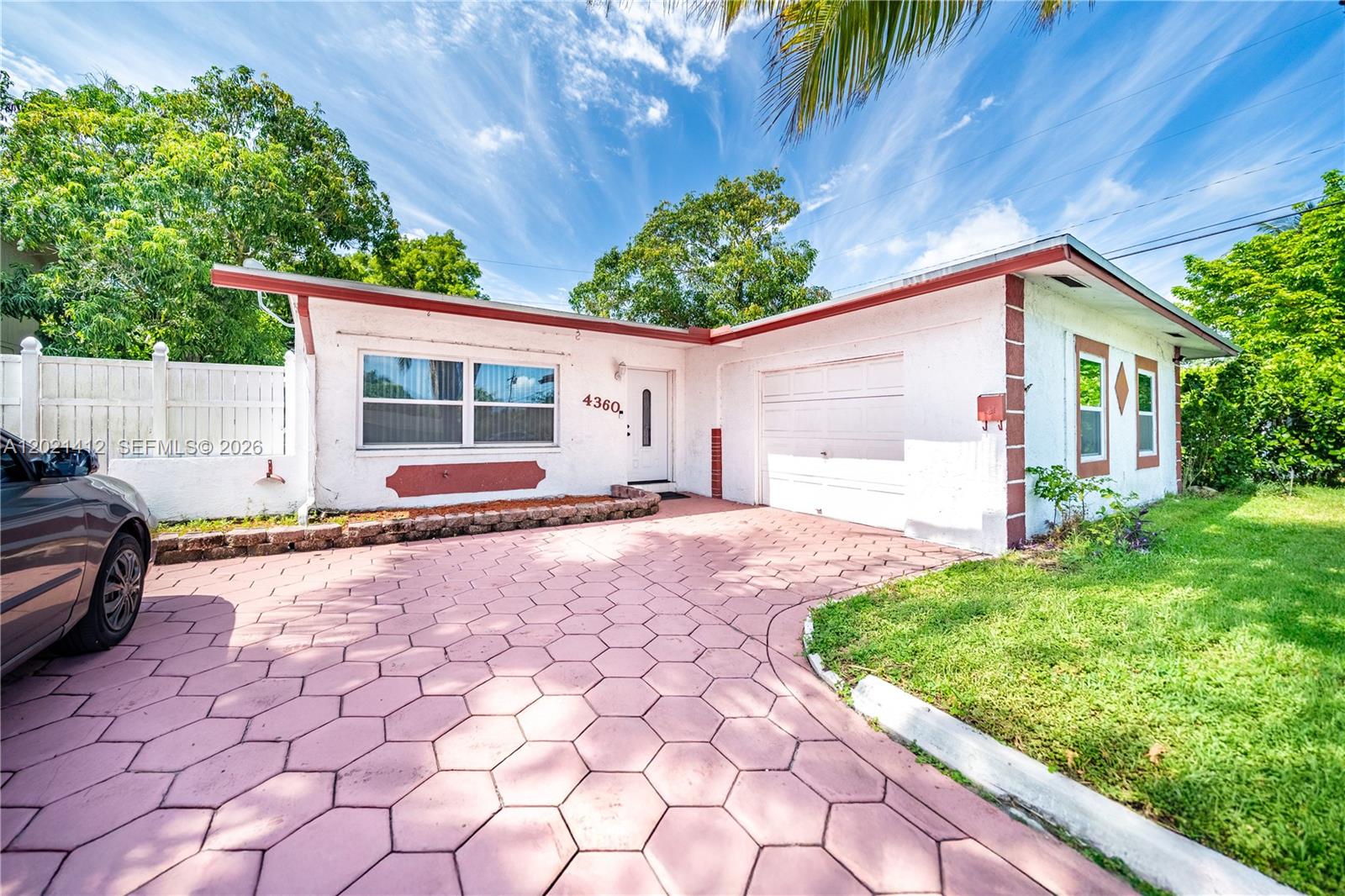 LAUDERDALE LAKES WEST GAT - Residential