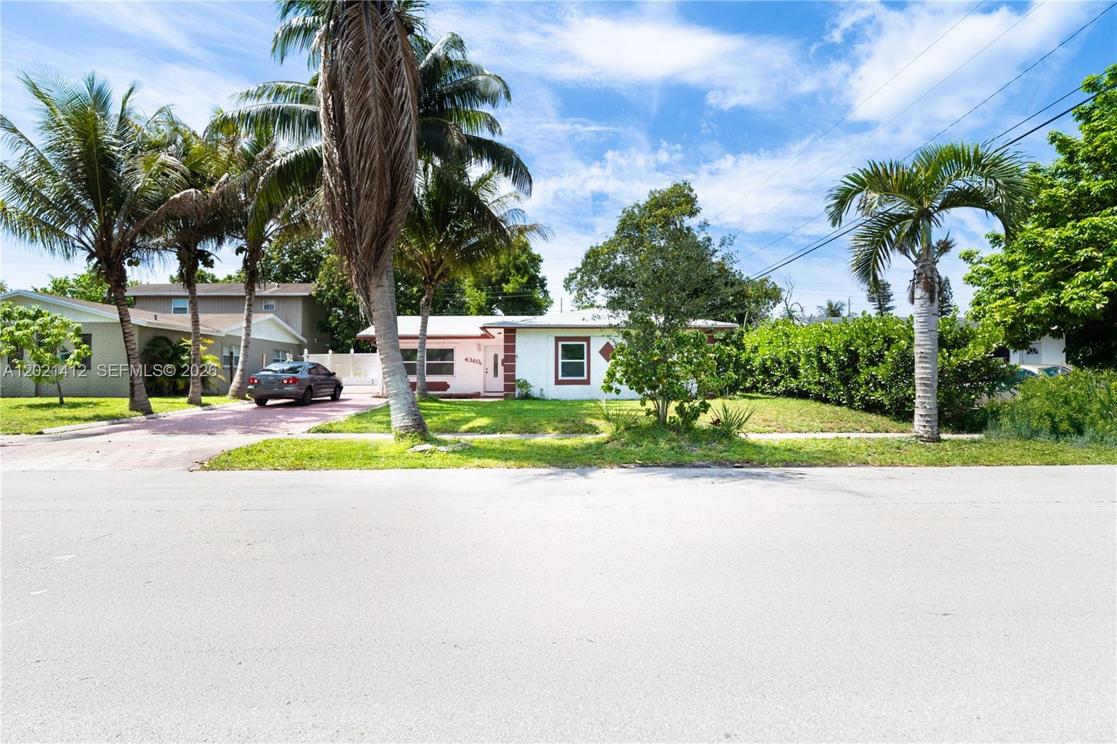LAUDERDALE LAKES WEST GAT - Residential