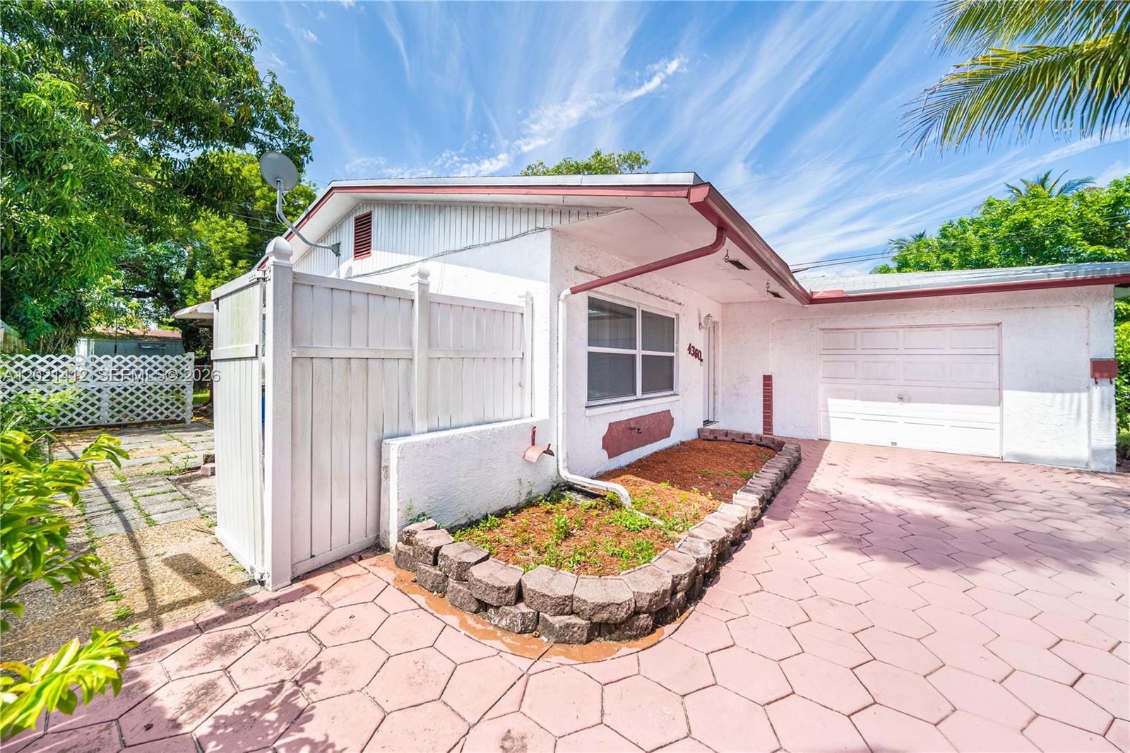 LAUDERDALE LAKES WEST GAT - Residential