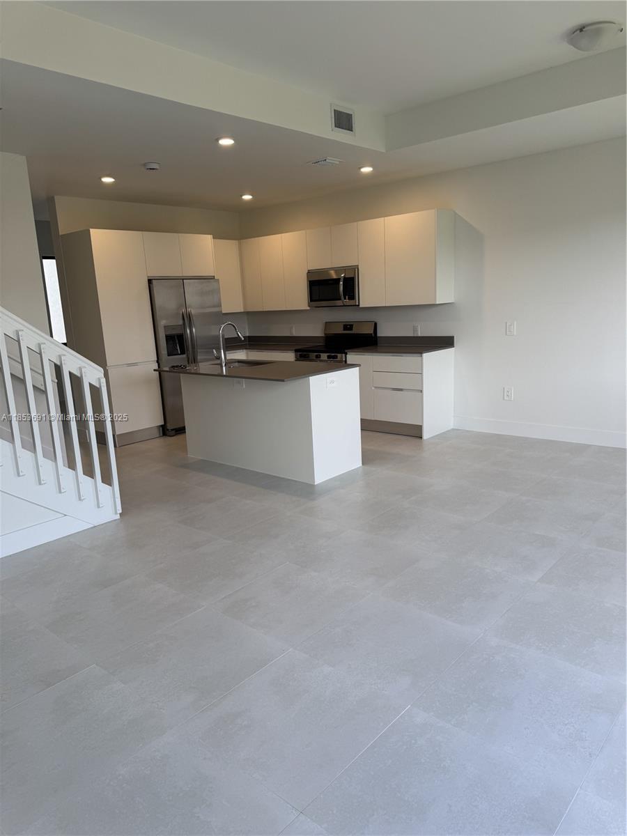CENTURY PARK SQUARE - Residential