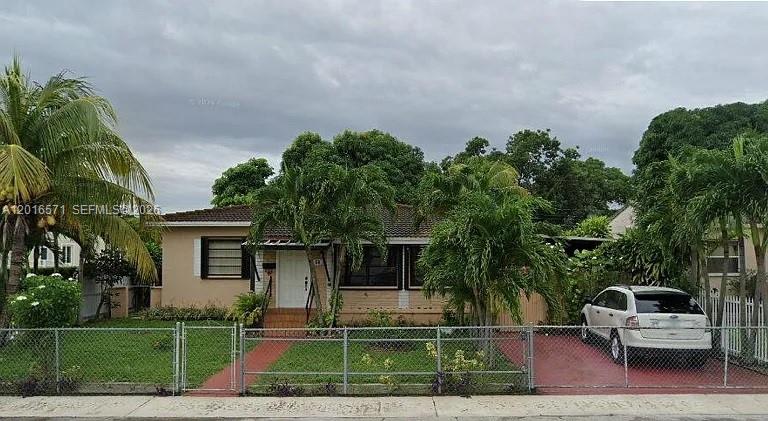 3 Bedroom Home with Spacious Yard and No HOA!! Great opportunity in the heart of Hialeah perfect for investors or buyers looking to renovate and make it their own.
Centrally located near restaurants, shopping, and major highways, an excellent opportunity in a prime location