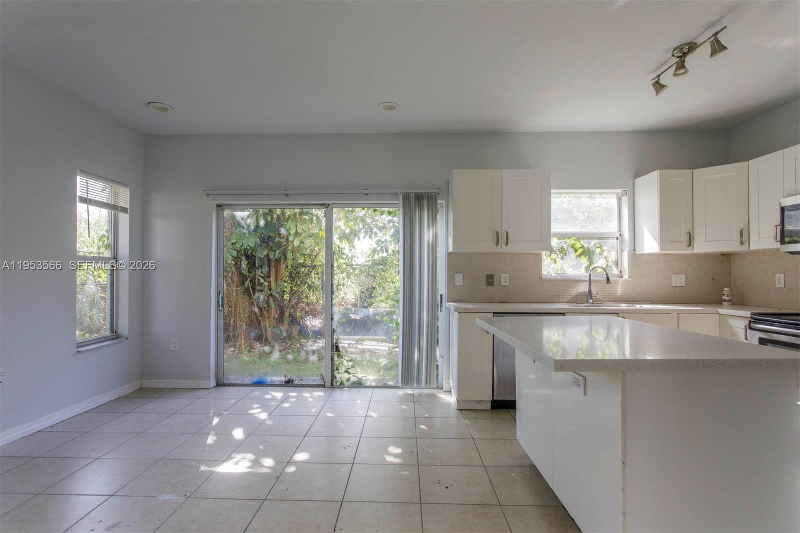 VENETIA GROVES - Residential
