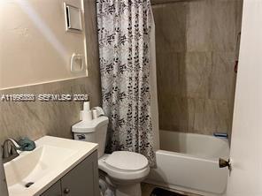 First Floor Entry, Bar, Built-Ins, No Interior Features, Walk-In Closets, WASHER/DRYER