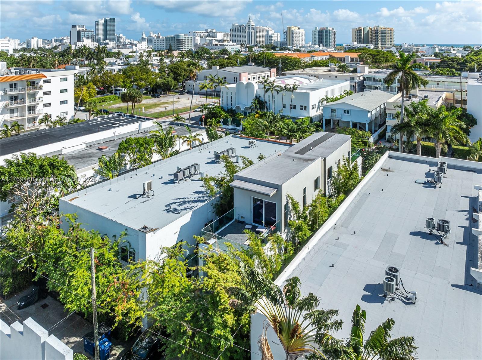 ESSENZA AT 1410 EUCLID CO - Residential Lease