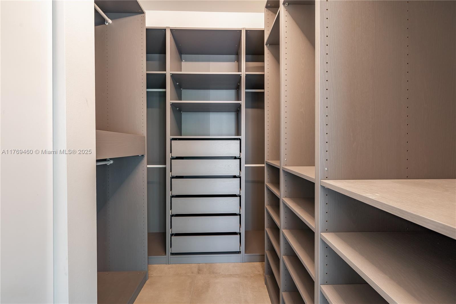 ESSENZA AT 1410 EUCLID CO - Residential Lease