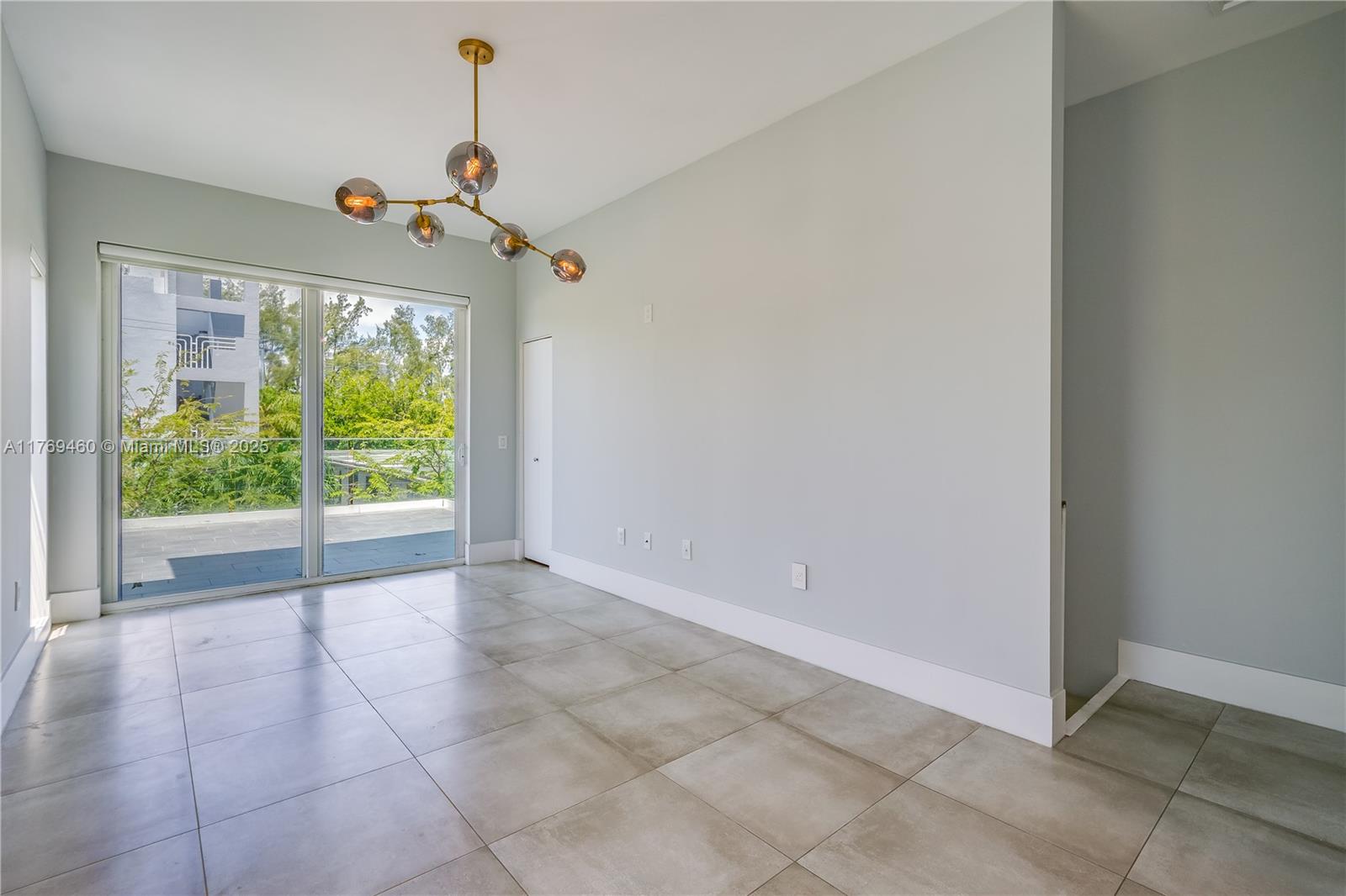 ESSENZA AT 1410 EUCLID CO - Residential Lease