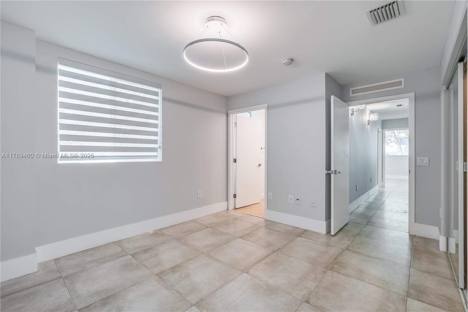 ESSENZA AT 1410 EUCLID CO - Residential Lease