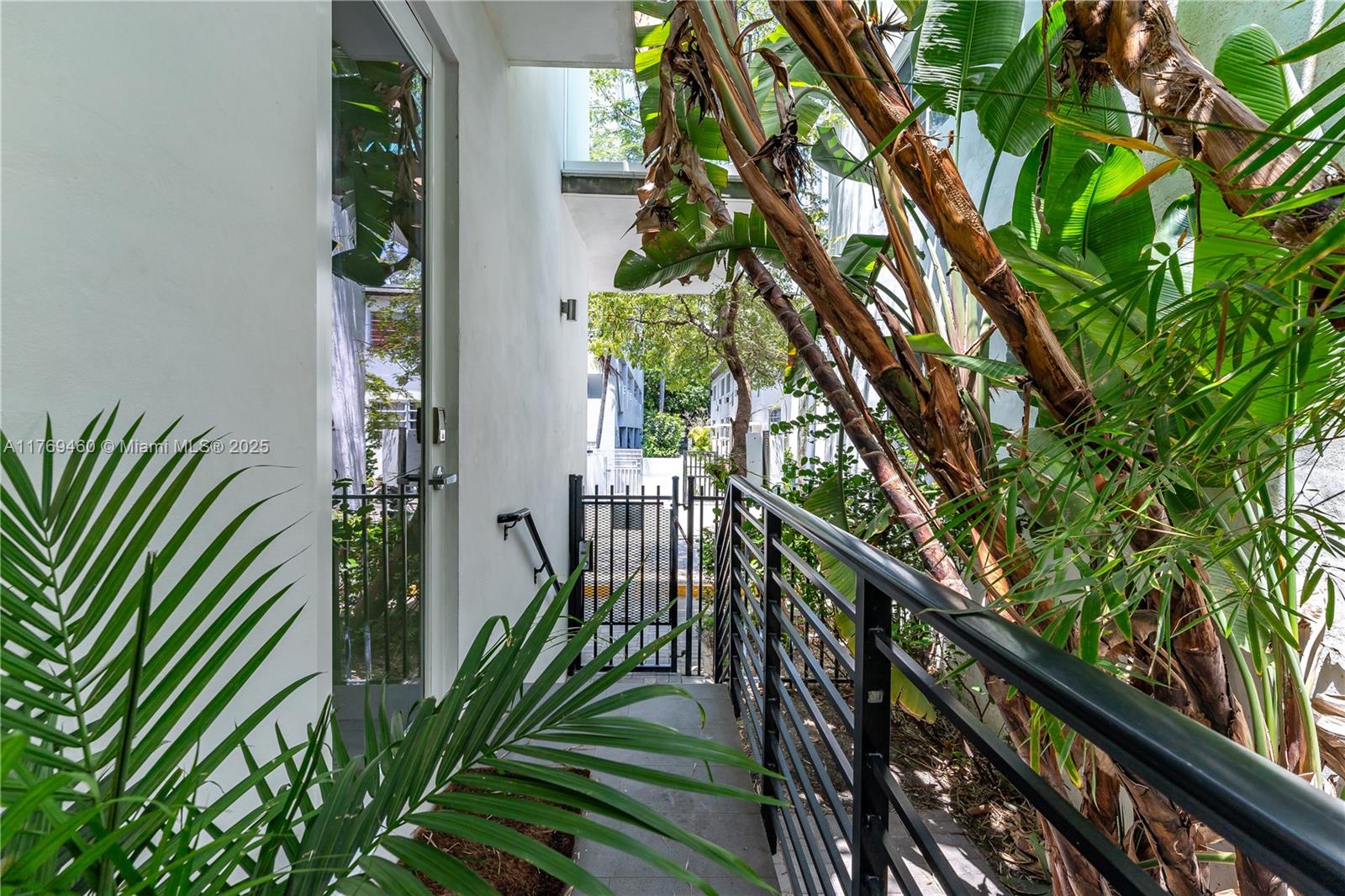 ESSENZA AT 1410 EUCLID CO - Residential Lease