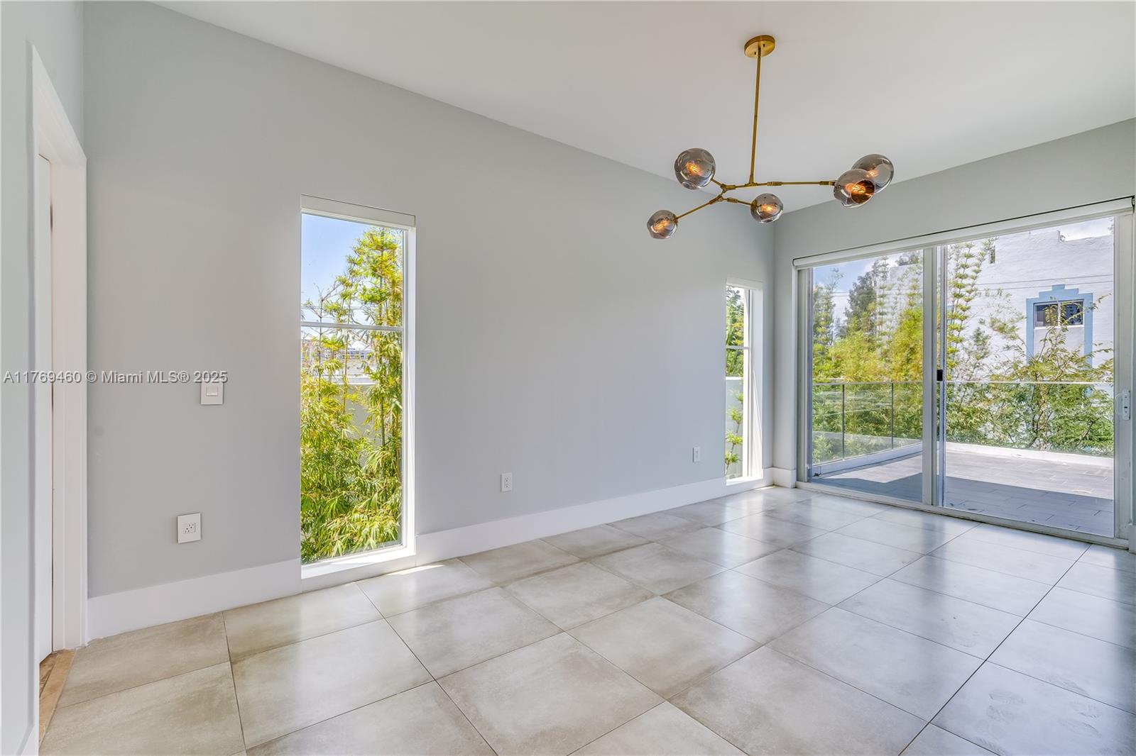 ESSENZA AT 1410 EUCLID CO - Residential Lease