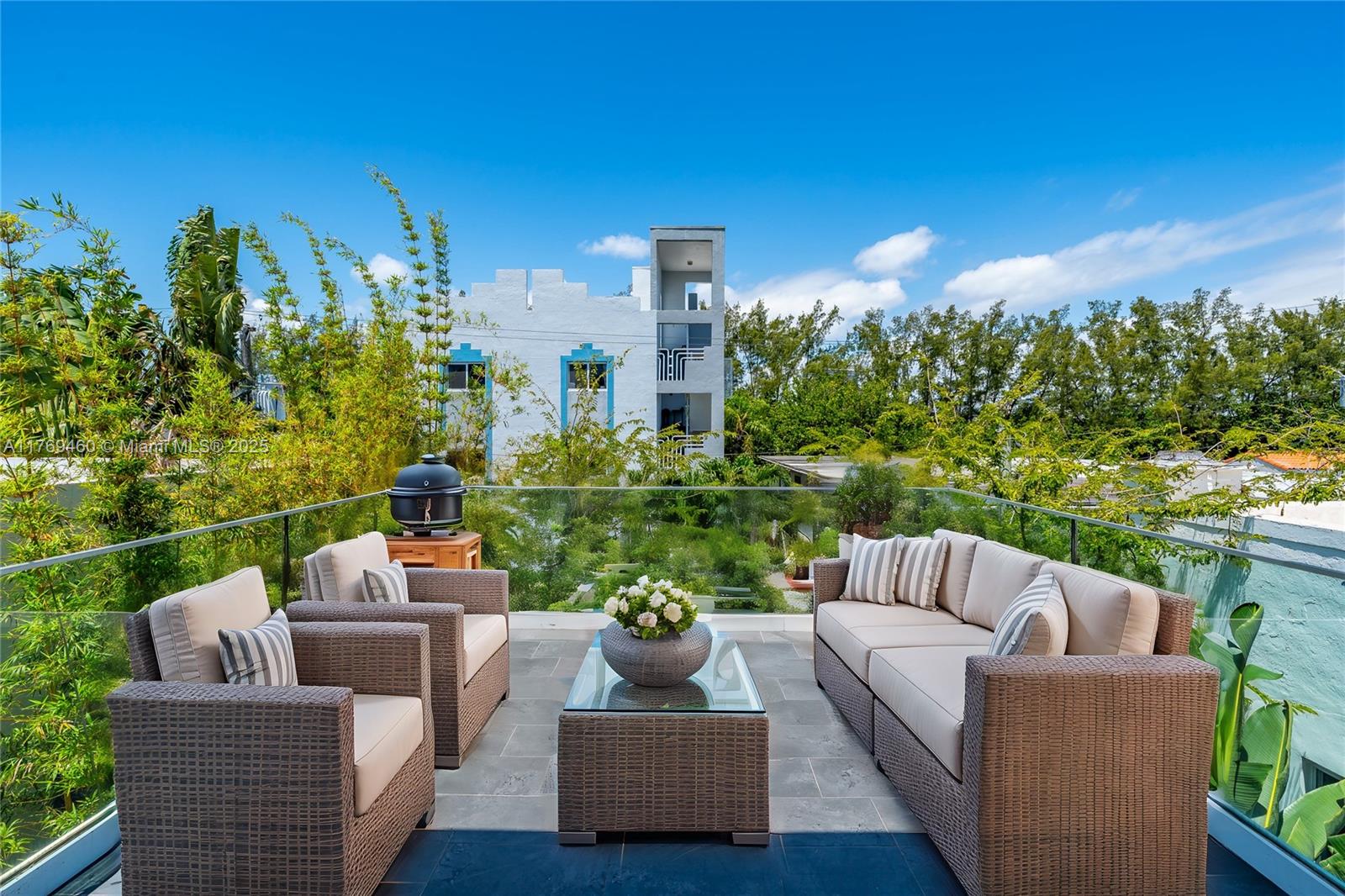 ESSENZA AT 1410 EUCLID CO - Residential Lease