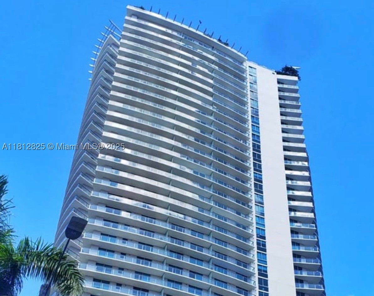 1100 MILLECENTO RESIDENCE - Residential