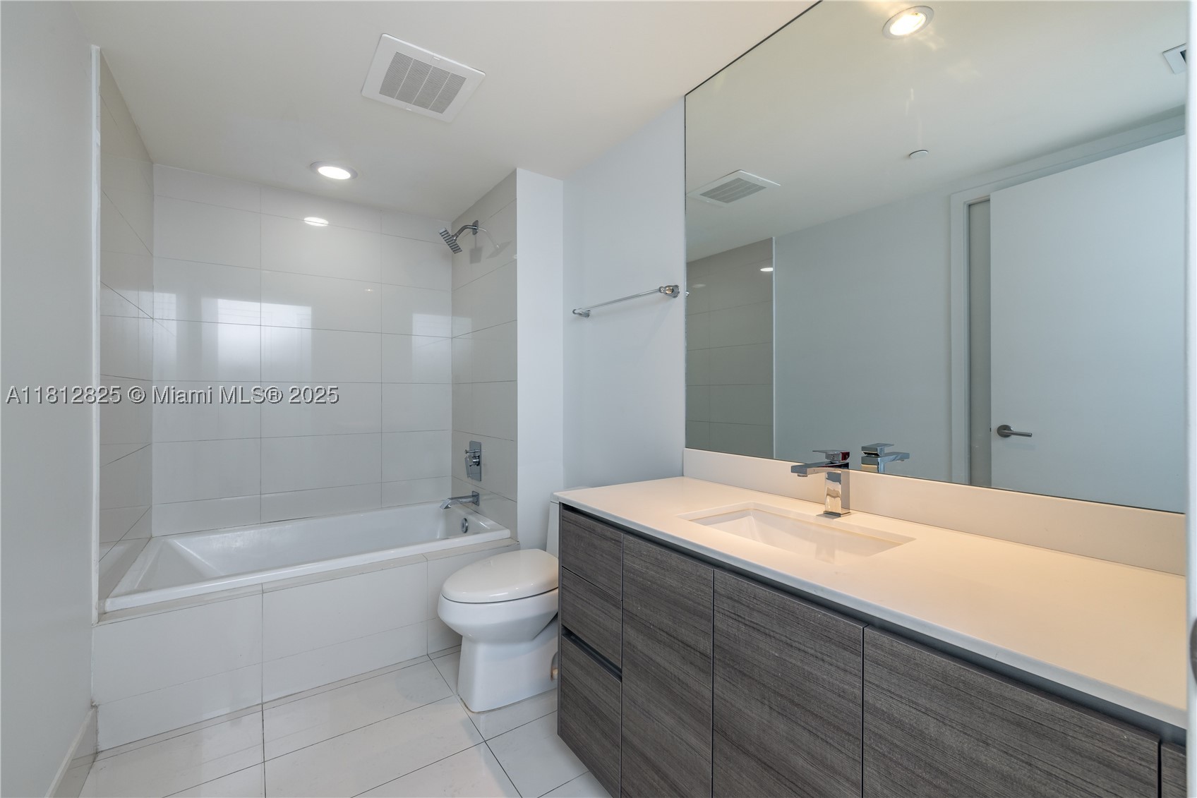 1100 MILLECENTO RESIDENCE - Residential