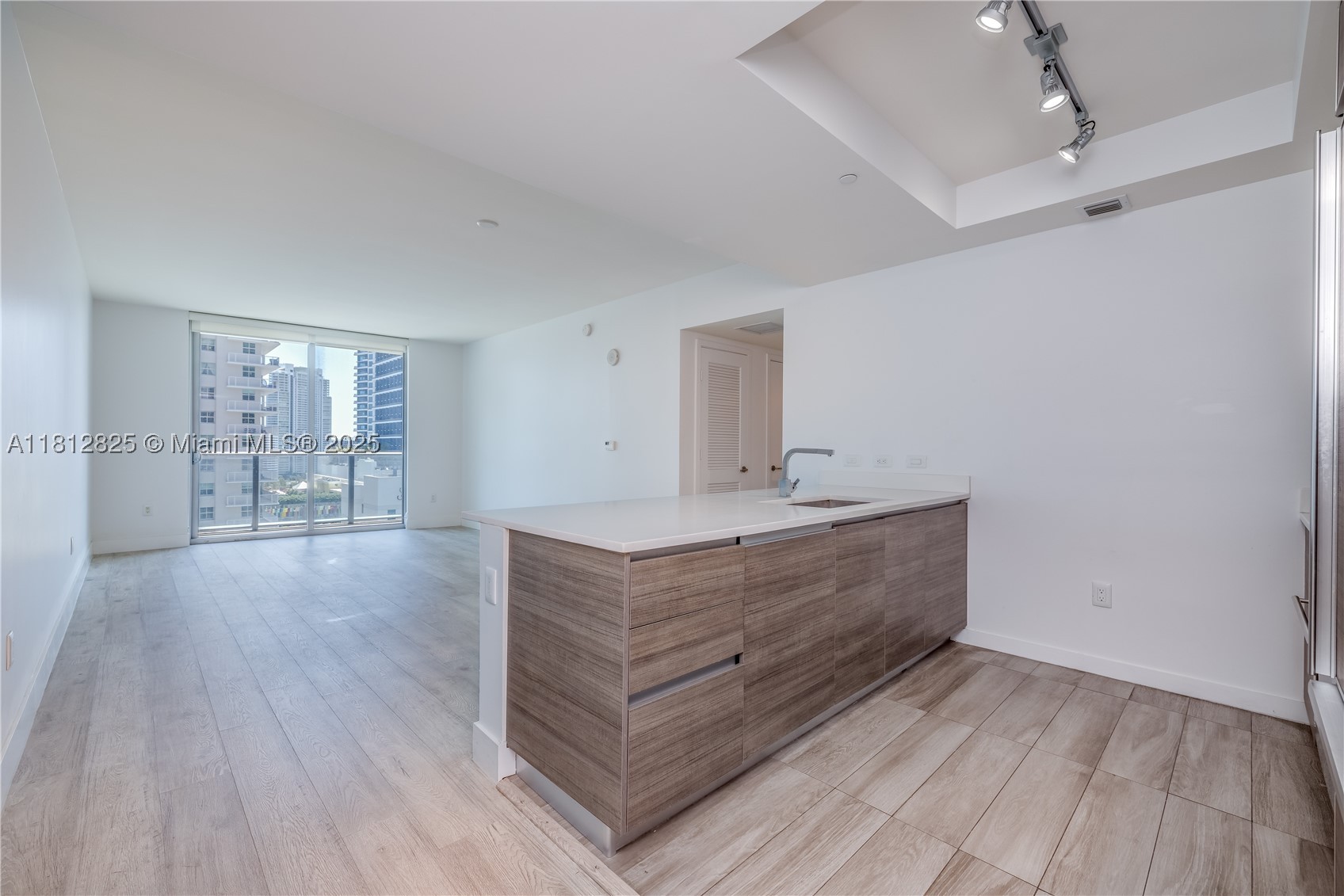 1100 MILLECENTO RESIDENCE - Residential