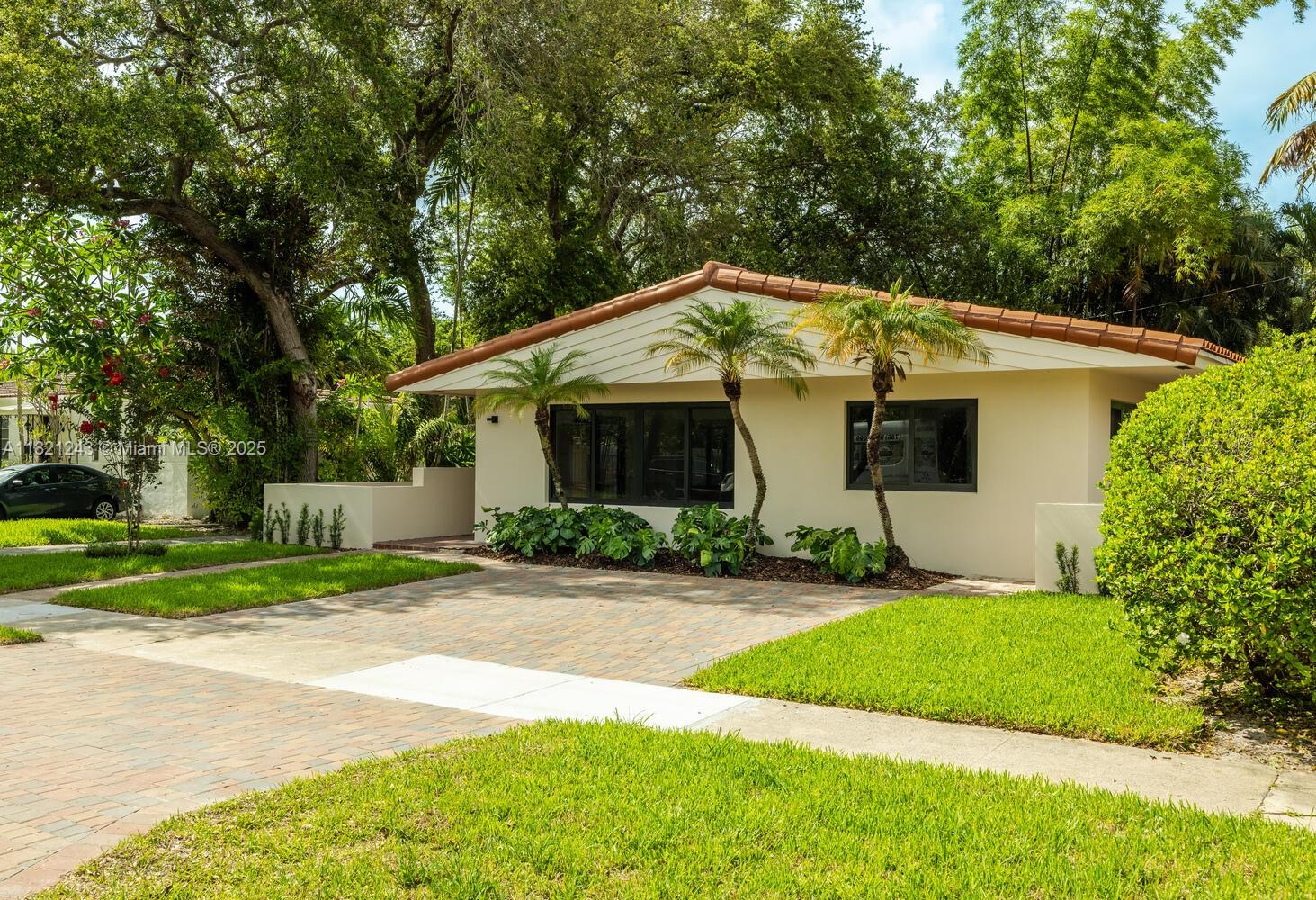 CHARMING Mia Shores - Residential