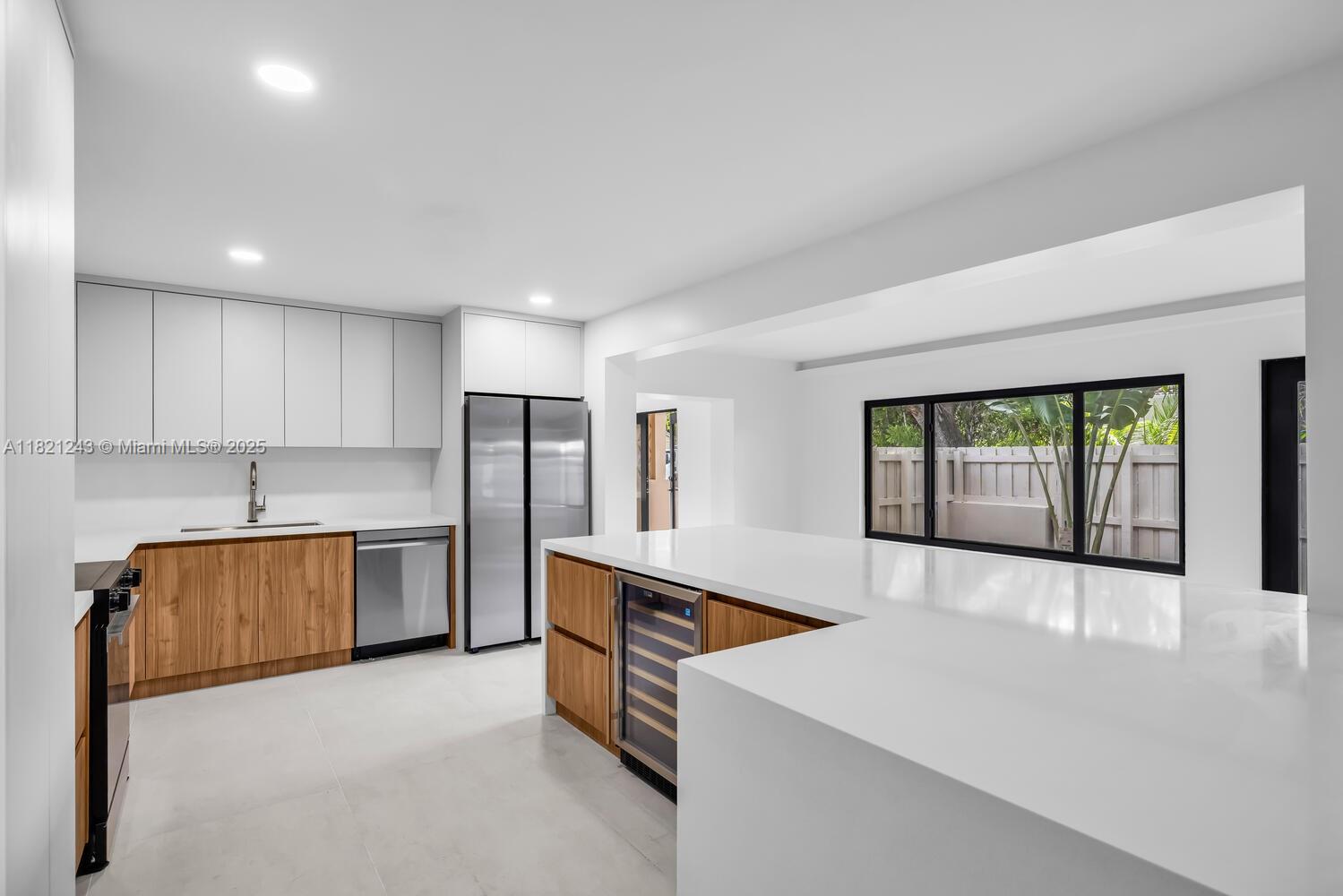 CHARMING Mia Shores - Residential