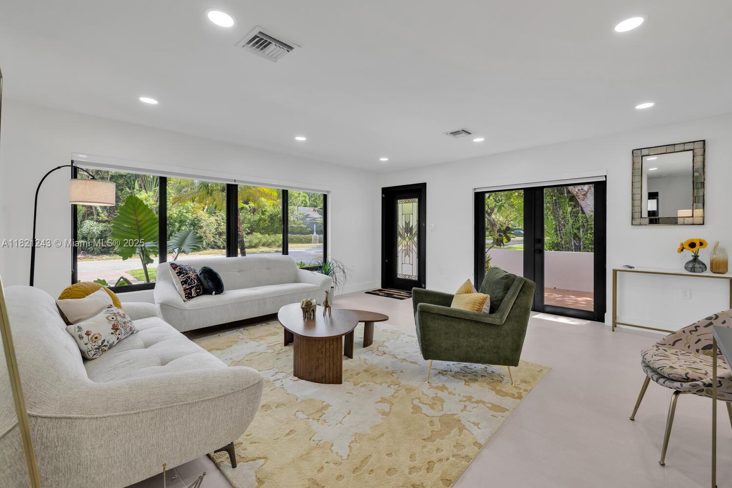 CHARMING Mia Shores - Residential