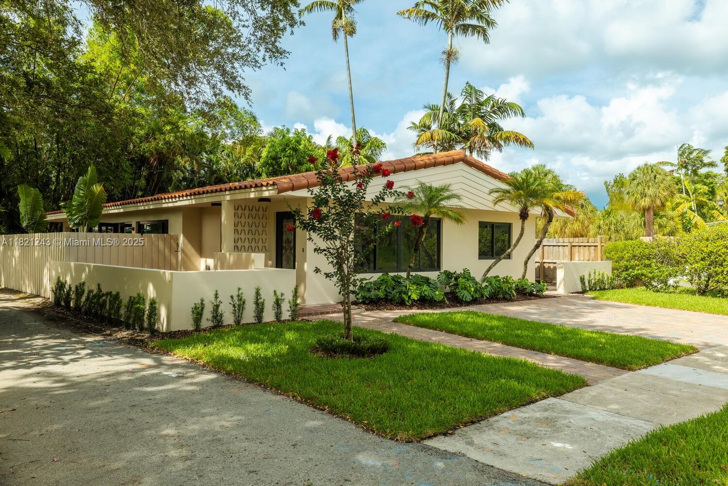 CHARMING Mia Shores - Residential