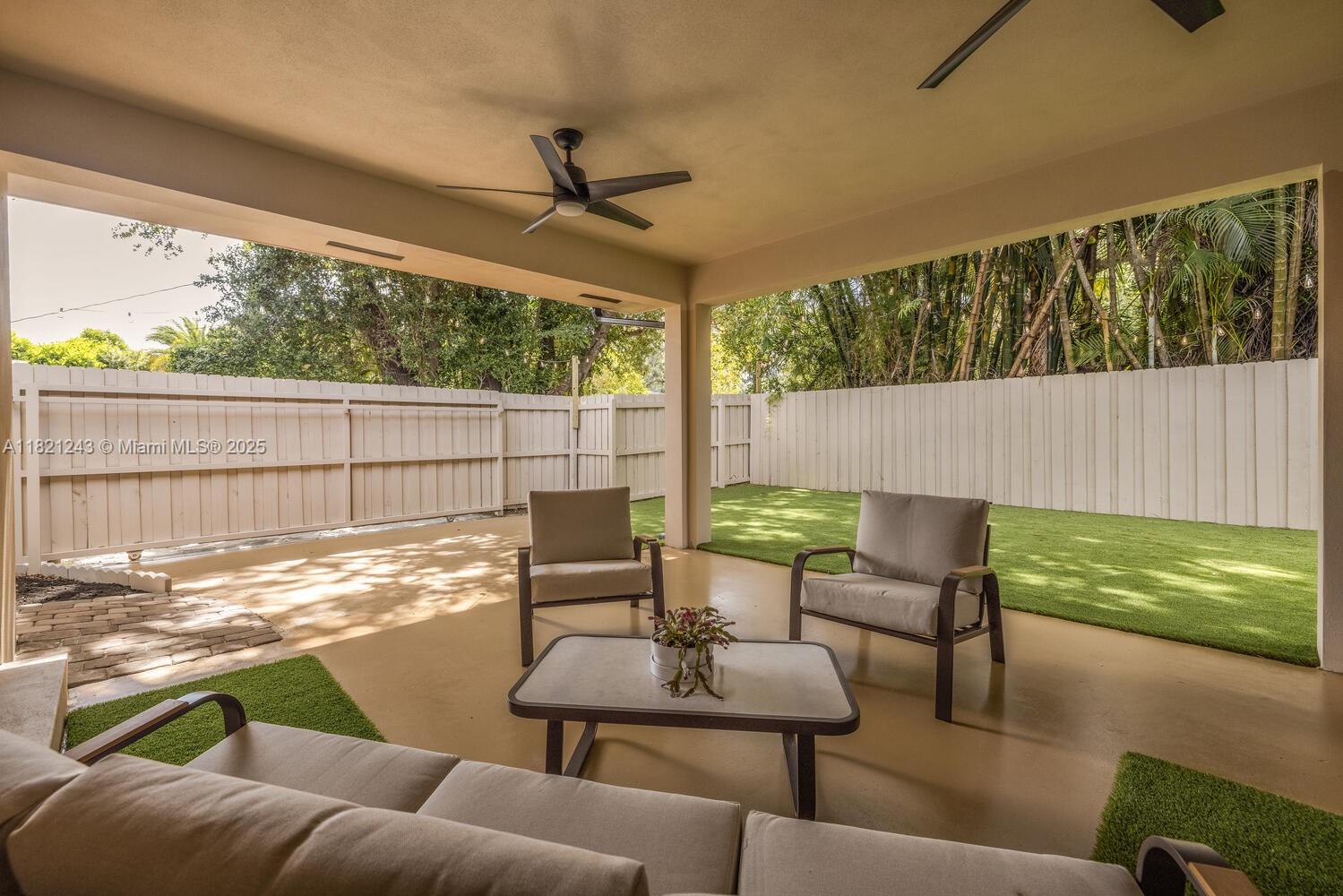 CHARMING Mia Shores - Residential