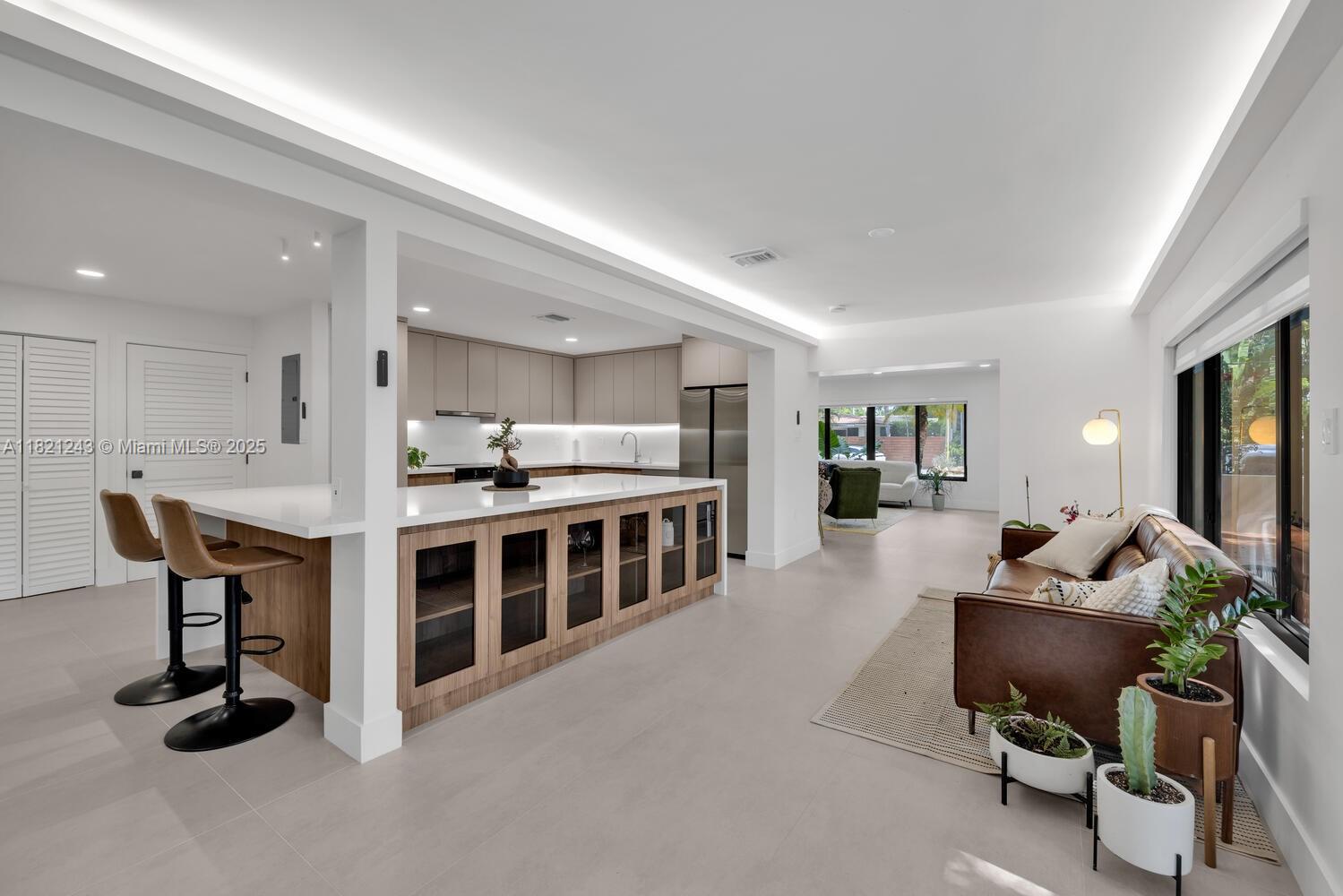 CHARMING Mia Shores - Residential