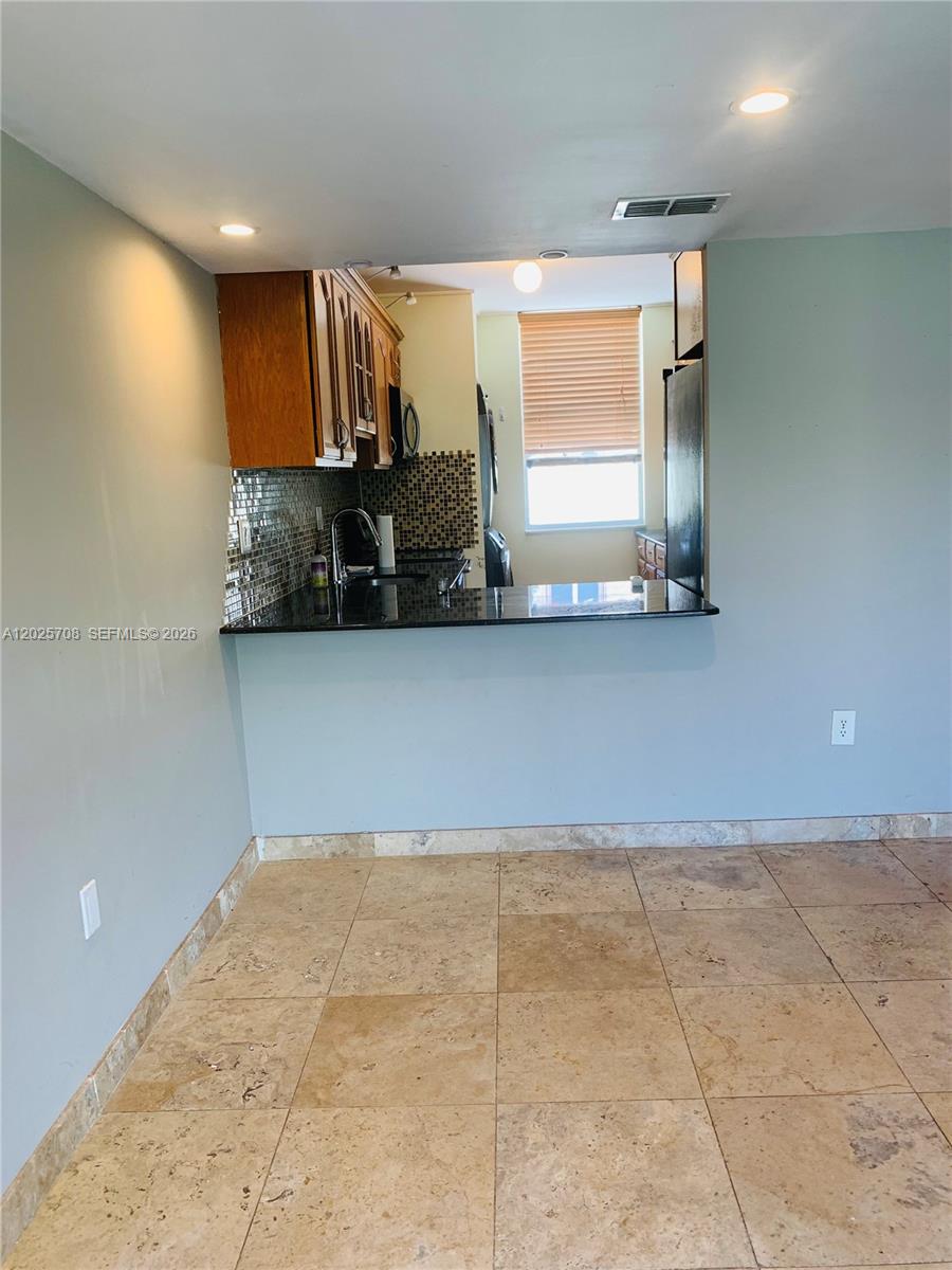 NORTHGATE TOWNHOUSE CONDO - Residential