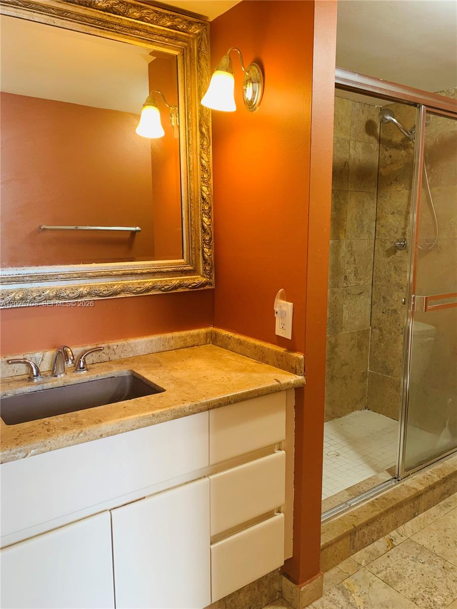 NORTHGATE TOWNHOUSE CONDO - Residential