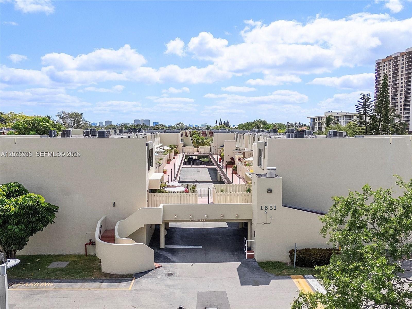 NORTHGATE TOWNHOUSE CONDO - Residential