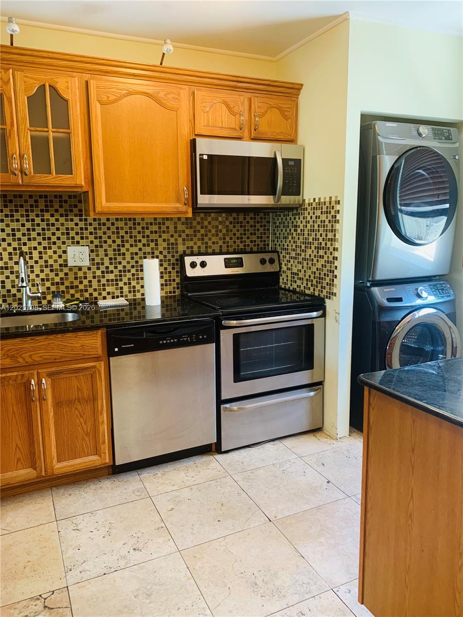 NORTHGATE TOWNHOUSE CONDO - Residential