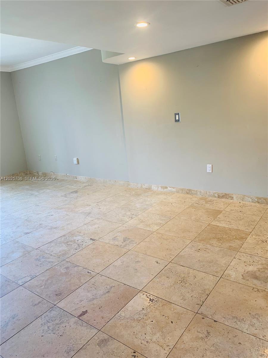 NORTHGATE TOWNHOUSE CONDO - Residential
