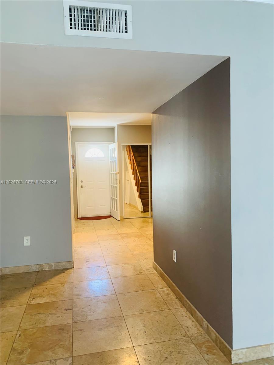 NORTHGATE TOWNHOUSE CONDO - Residential