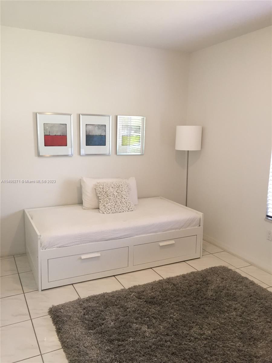 TIFFANY OF KENDALL CONDO - Residential Lease