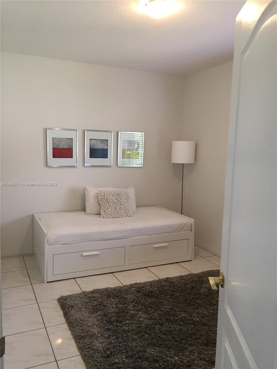 TIFFANY OF KENDALL CONDO - Residential Lease