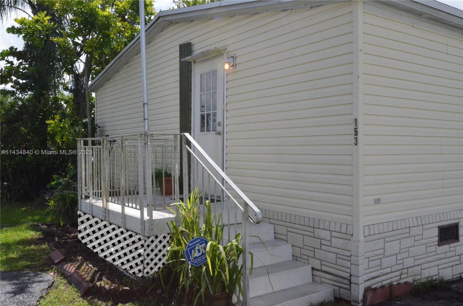 COCOWALK ESTATES - Residential Lease