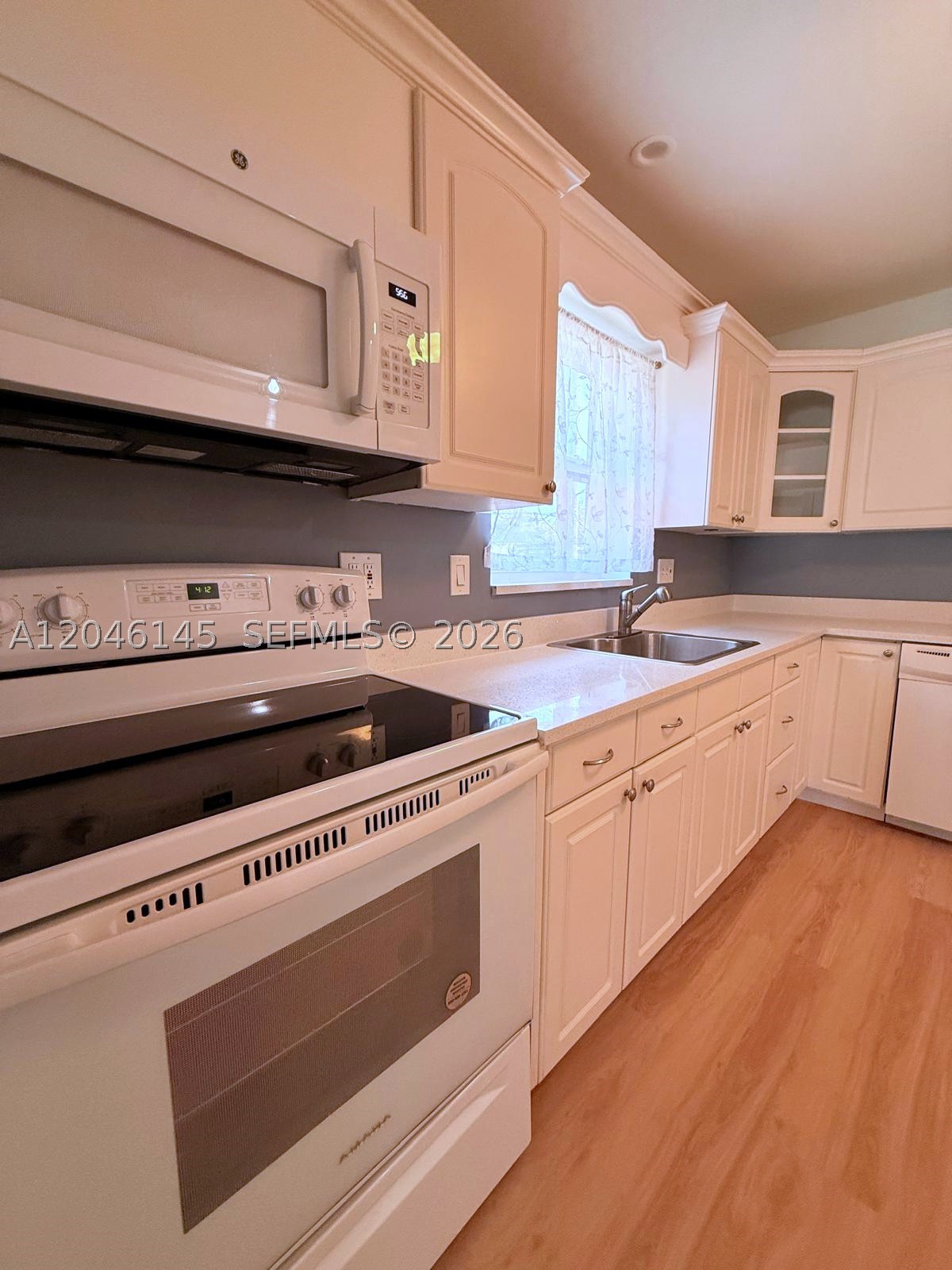PINEWOOD CONDO - Residential Lease