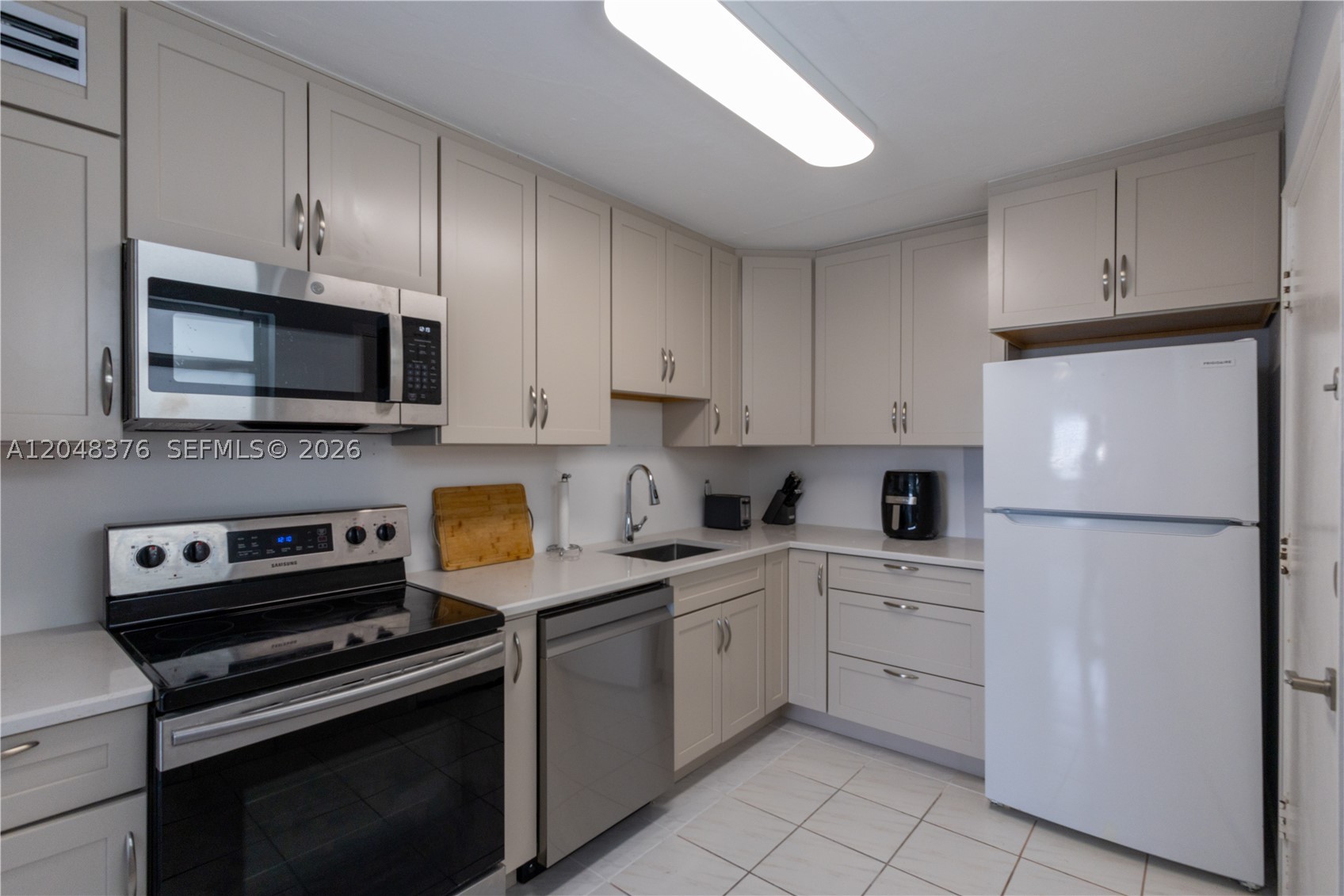 1750 JAMES APARTMENTS CON - Residential Lease