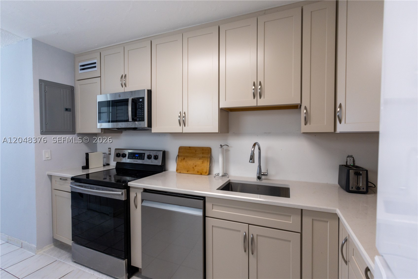 1750 JAMES APARTMENTS CON - Residential Lease