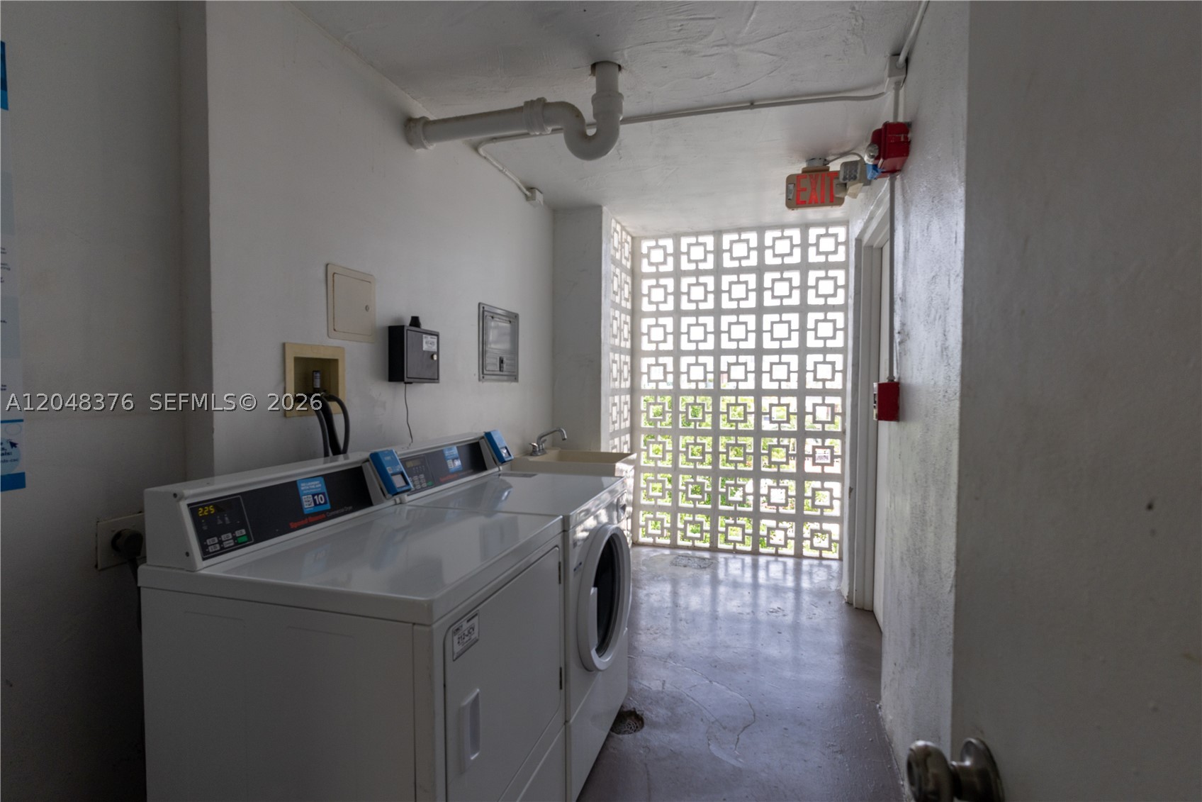 1750 JAMES APARTMENTS CON - Residential Lease