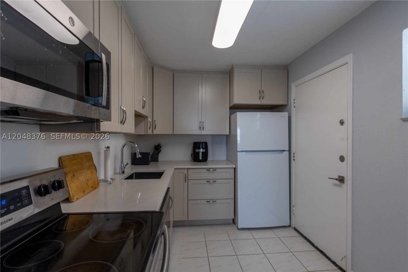 1750 JAMES APARTMENTS CON - Residential Lease