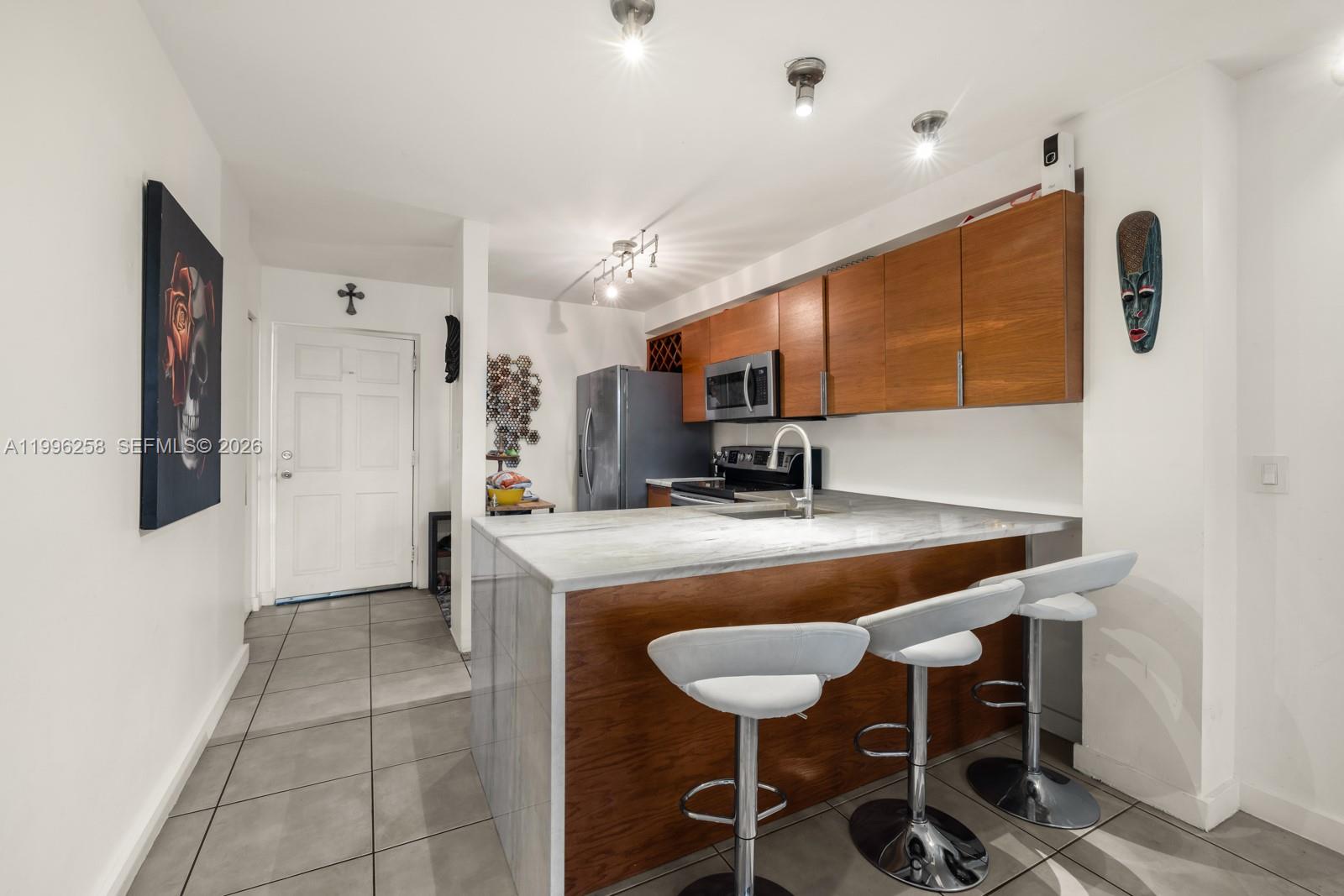 NIRVANA CONDO NO ONE COND - Residential