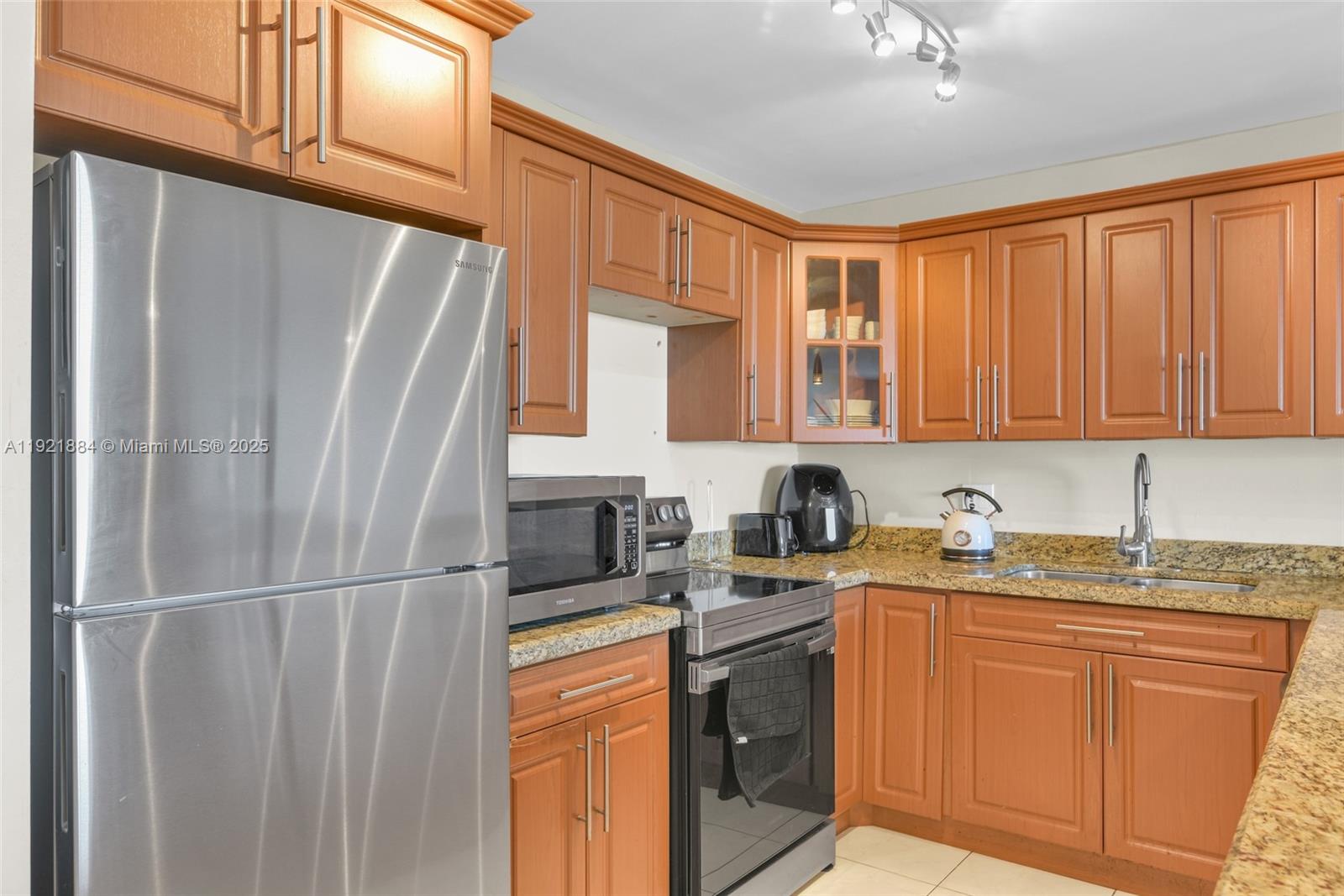 OLYMPUS CONDO PHASE - Residential
