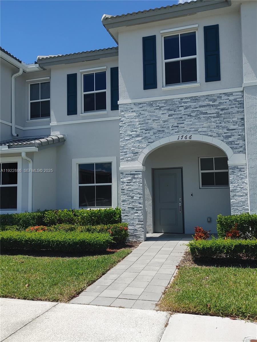 GORGEOUS TOWN-HOME AT GREAT LOCATION AND SCHOOL DISTRICT, JUST EAST OF FL-TURNPIKE BETWEEN MIAMI & FLORIDA KEYS. FUNCTIONAL FLOORPLAN
LAYOUT FEATURING PRIVATE BACKYARD, MODERN KITCHEN CABINETS, MARBLE COUNTER-TOPS AND STAINLESS STEEL APPLIANCES. SHOPPING &
DINING JUST MINUTES AWAY! AMENITIES INCLUDE CLUB HOUSE WITH SPARKLING SWIMMING POOL OVERLOOKING COMMUNITY LAKE, CABANAS, LOUNGE
AREAS, STATE-OF-THE ART FITNESS CENTER, GAME ROOM, FULLY EQUIPPED KITCHEN AND LOBBY WITH CONCIERGE AREA, PARKING, KIDS PLAYGROUND, BBQ
AREAS AND MUCH MORE. A TRUE TROPICAL GATEWAY EVERYDAY OFFERING RESIDENTS A LAID-BACK VACATION LIFESTYLE TO ENJOY!!!