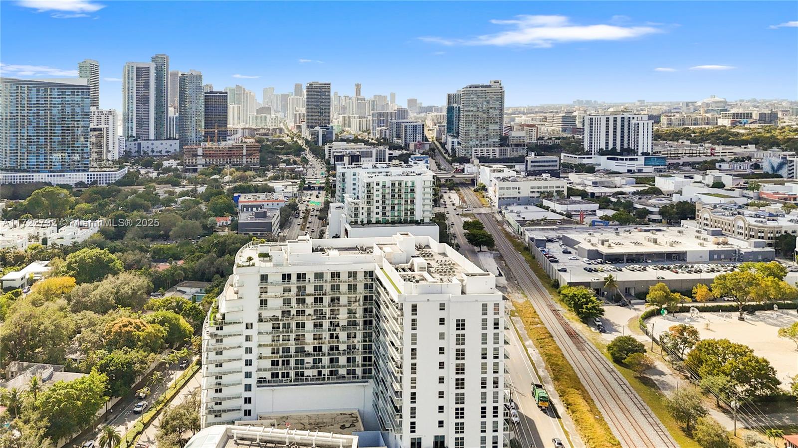 Amazing Condo in Baltus House. The Best SE views of the Bay and Miami skyline. High Floor offers one of the best views of the building. Split floor plan with open kitchen, spacious living area, dining room, and extended balcony. Modern Kitchen with quartz countertops and stainless steel appliances. Laundry area with stackable washer and dryer. Assigned parking space . The best amenities include a rooftop with spectacular views of Miami. Baltus House is within minutes of Midtown, Design District, Wynwood, Miami Beaches, and Downtown MIAMI. Great location with easy access to I-95 & I-195 ***Tenant occupied monthly rent $3600.
