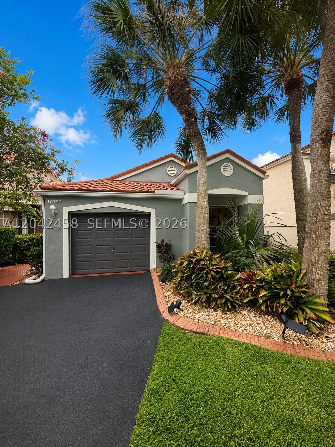 BRIDGEWATER AT PLANTATION - Residential