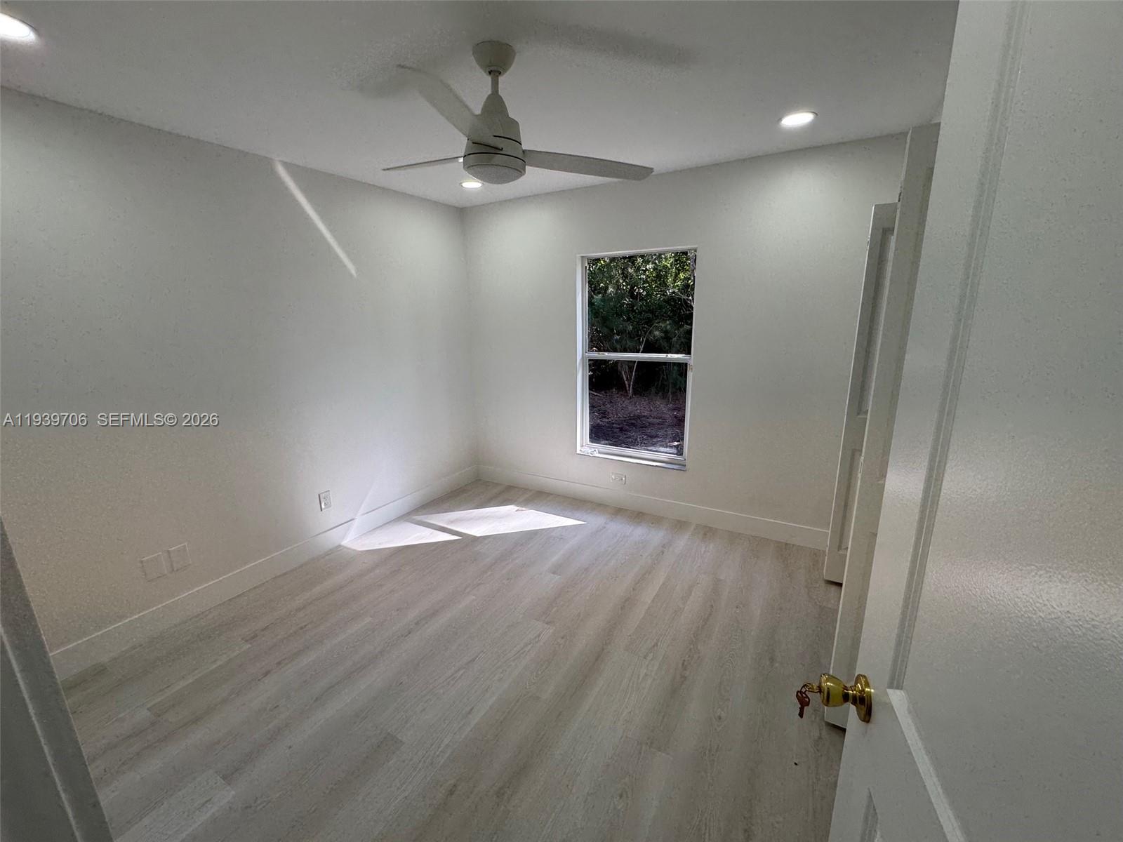 HAMPTON LAKES - Residential