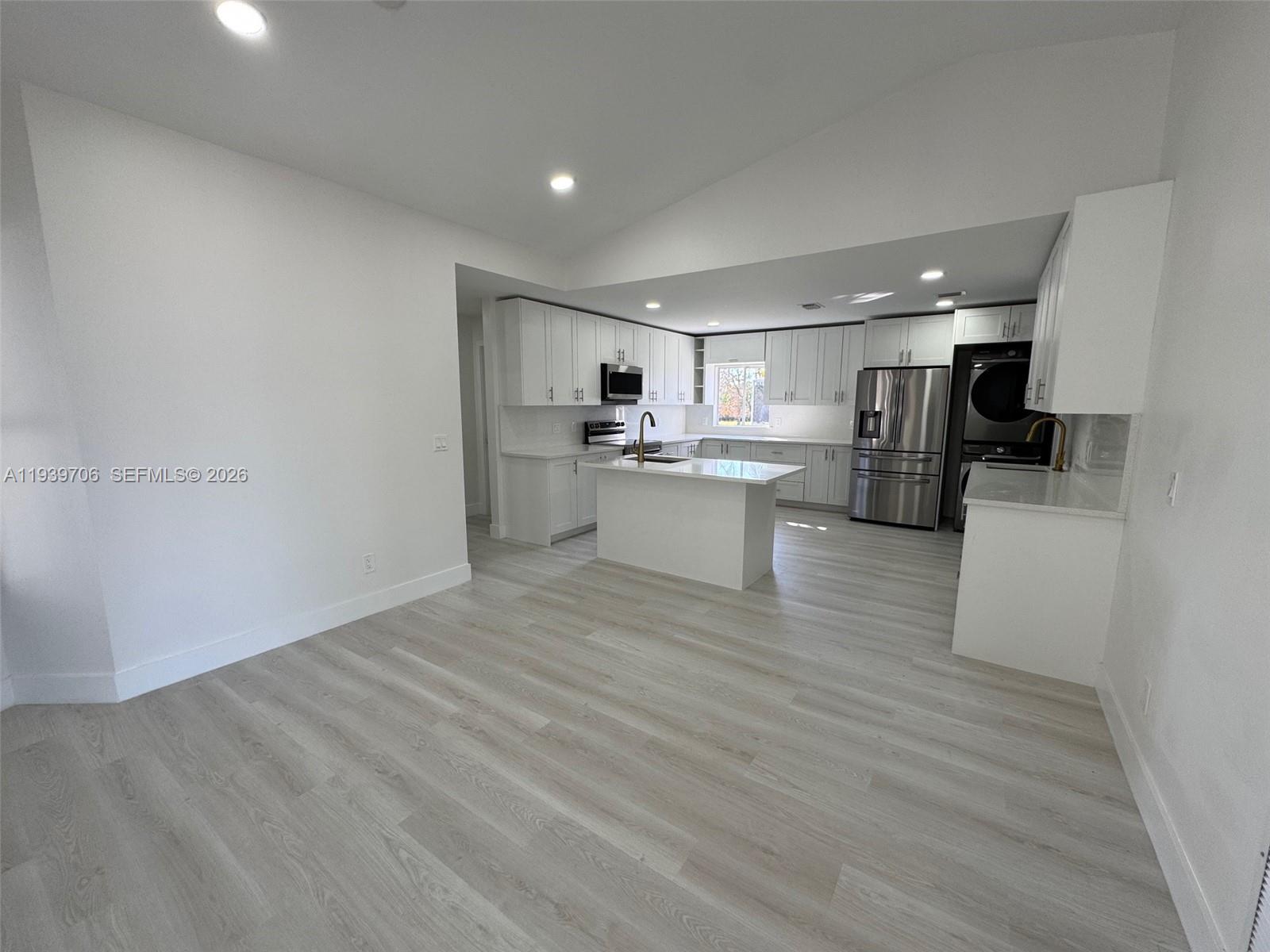 HAMPTON LAKES - Residential