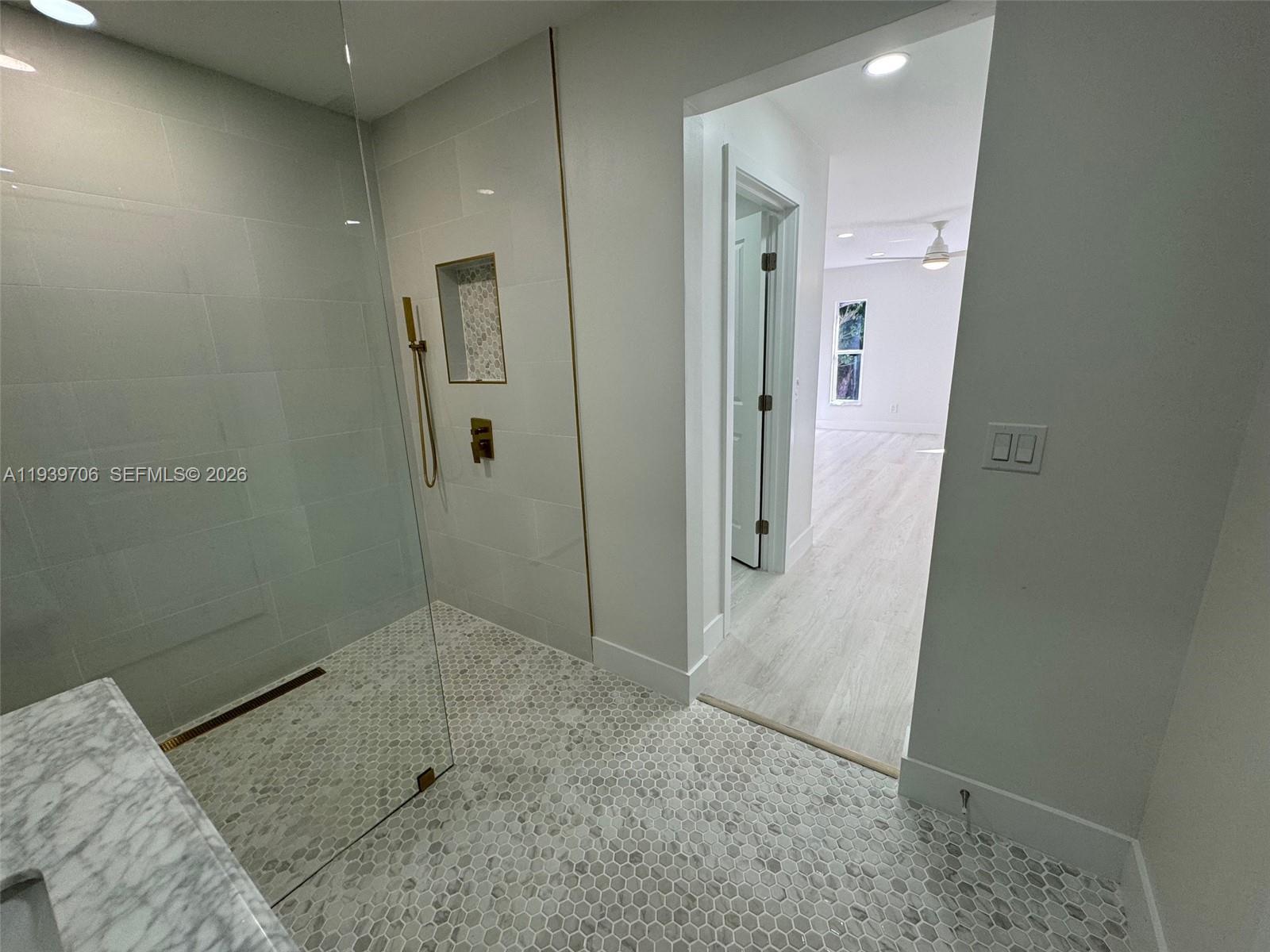 HAMPTON LAKES - Residential