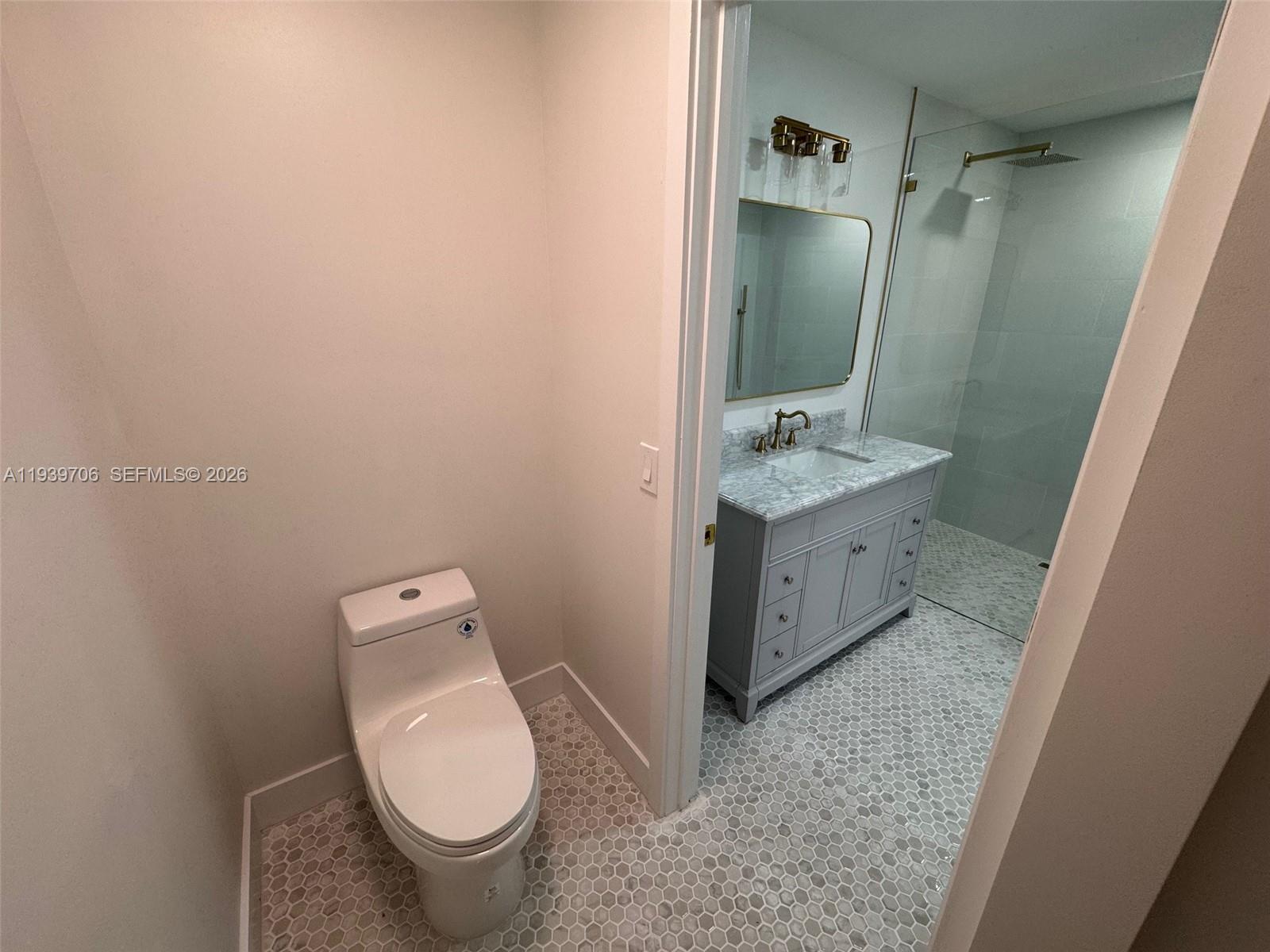 HAMPTON LAKES - Residential