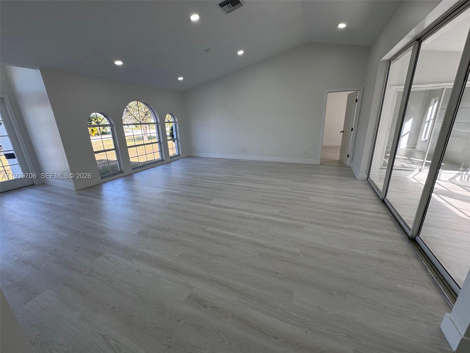 HAMPTON LAKES - Residential