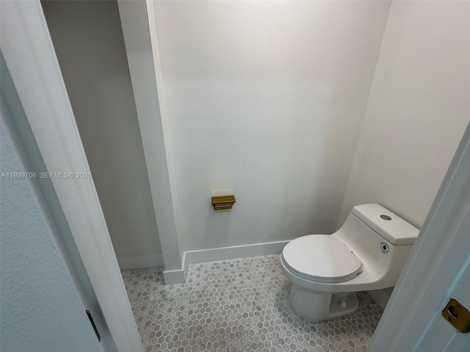 HAMPTON LAKES - Residential
